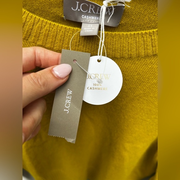 ❌SOLD❌J. Crew Cashmere shrunken crewneck sweater Chartreuse New with Tags! - Picture 5 of 6